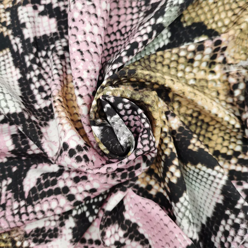 добър широк 150 см секси имитират коприна сатен шифон плат розово/жълто змия модел отпечатани шифон плат DIY жени рокля шал Изображение 5